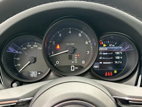 Certified 2025 Porsche Macan AWD/4WD image 28