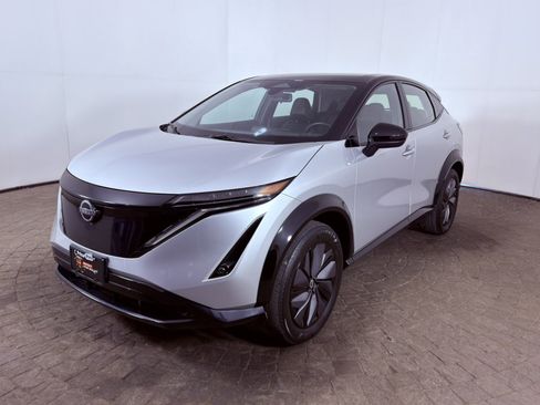 Used 2023 Nissan Ariya AWD image 4
