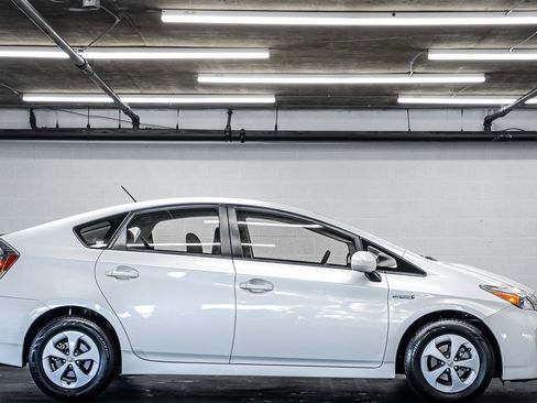 Used 2013 Toyota Prius Two image 6