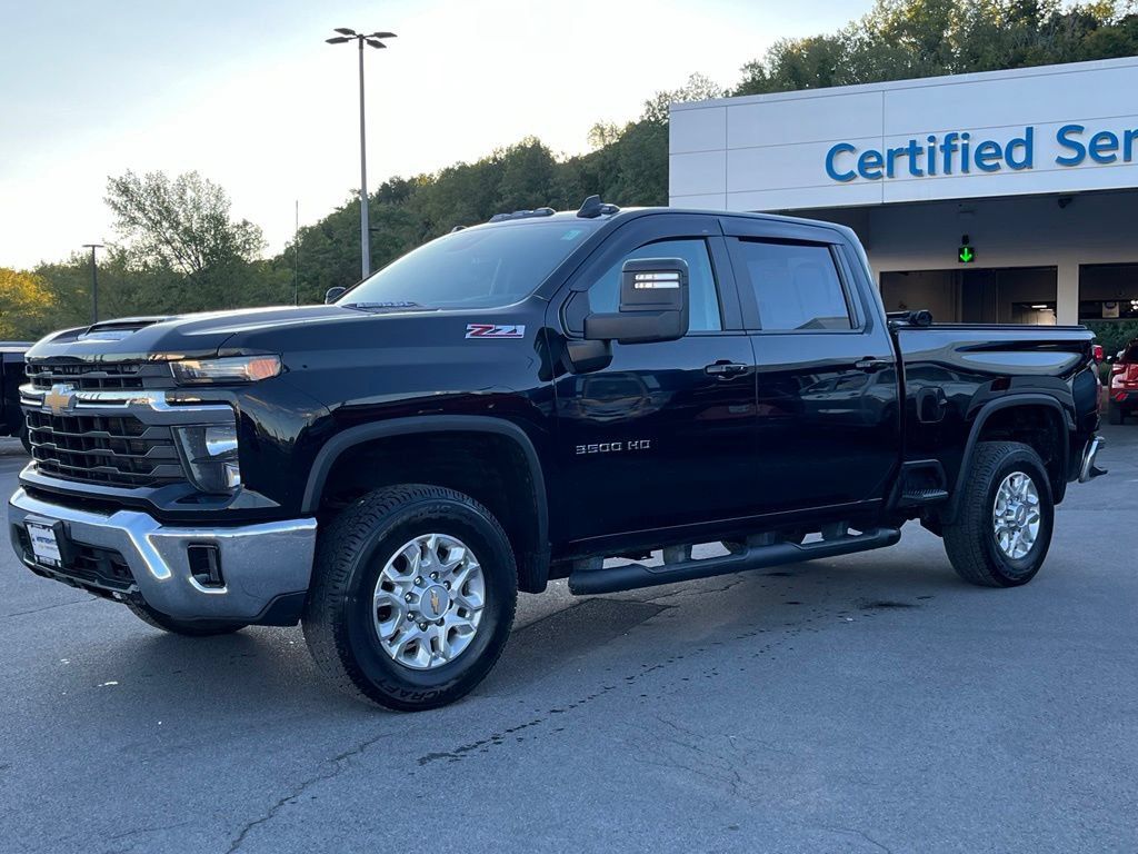 Used 2024 Chevrolet Silverado 3500 LT w/ Convenience Package AWD/4WD image 3
