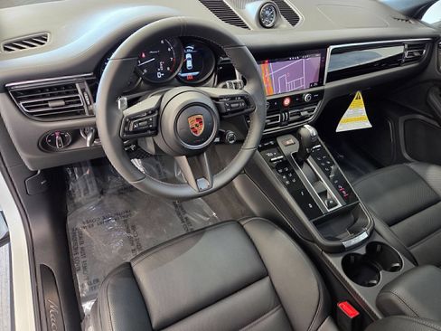 Certified 2026 Porsche Macan Turbo AWD/4WD image 4