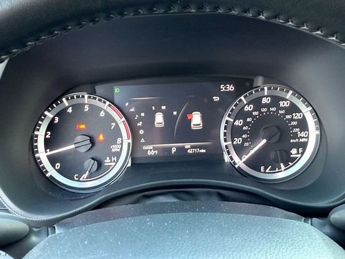 Used 2024 Toyota Highlander LE image 12