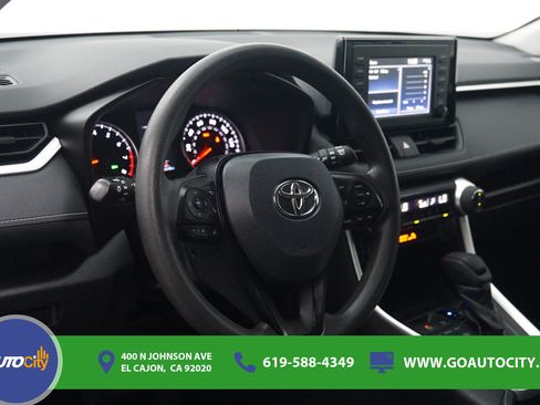 Used 2019 Toyota RAV4 XLE AWD/4WD image 17