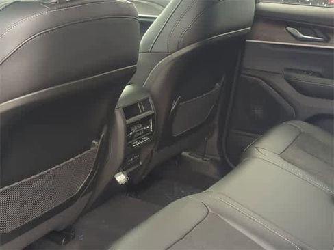 New 2026 Jeep Grand Cherokee Altitude image 17