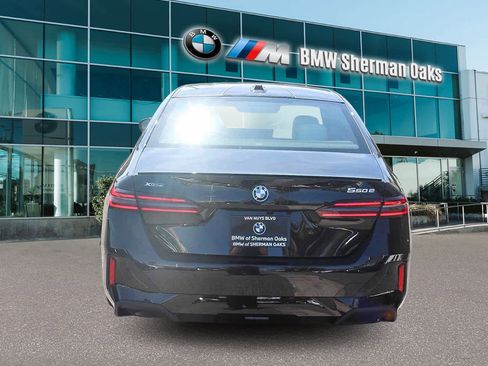 New 2026 BMW 550e xDrive w/ Premium Package image 5