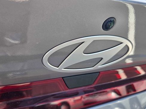 Used 2024 Hyundai Elantra SE FWD image 12