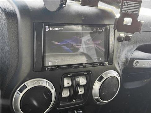 Used 2016 Jeep Wrangler Unlimited Rubicon image 13