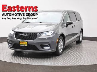 Used 2023 Chrysler Pacifica Touring-L FWD video 1