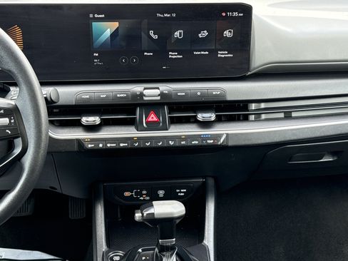 Used 2025 Kia K4 LXS image 38