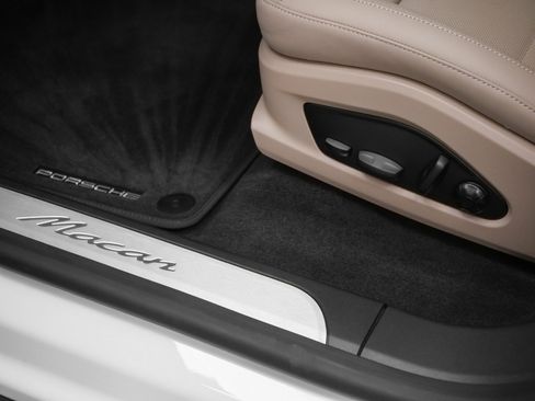 Used 2025 Porsche Macan Electric image 26