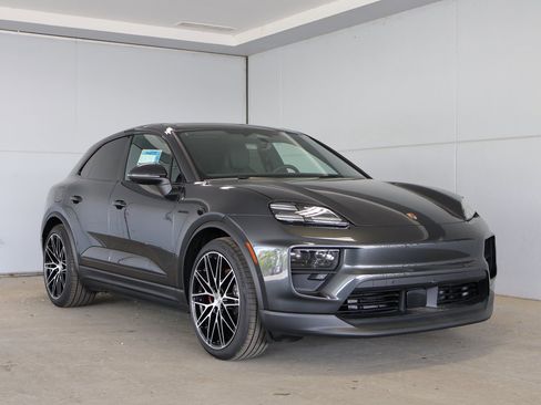 New 2025 Porsche Macan 4S Electric image 11