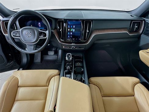 Used 2023 Volvo XC60 B5 Ultimate w/ Climate Package image 3