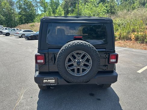 Used 2025 Jeep Wrangler Sport AWD/4WD image 6
