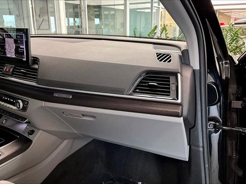 Certified 2025 Audi Q5 2.0T Premium Plus w/ Premium Plus Package image 19