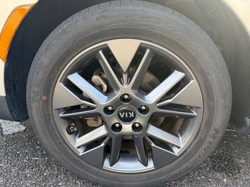 Used 2020 Kia Soul EX FWD image 27