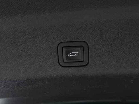 Used 2021 Cadillac Escalade ESV Sport w/ Driver Assist Tech Package image 11