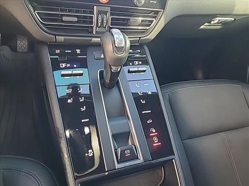 Used 2022 Porsche Macan image 15