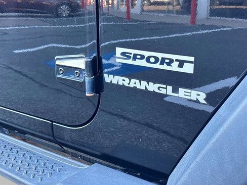 Used 2013 Jeep Wrangler Freedom Edition image 30