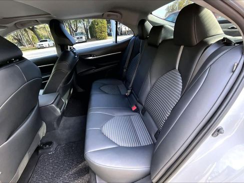 Used 2024 Toyota Camry SE image 21