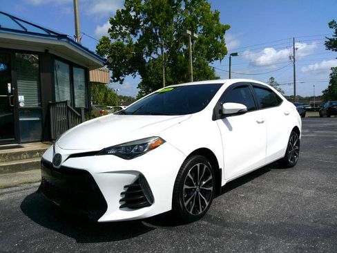 Used 2019 Toyota Corolla SE image 2