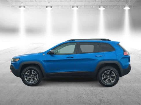 Used 2019 Jeep Cherokee Trailhawk w/ Cold Weather Group AWD/4WD image 5