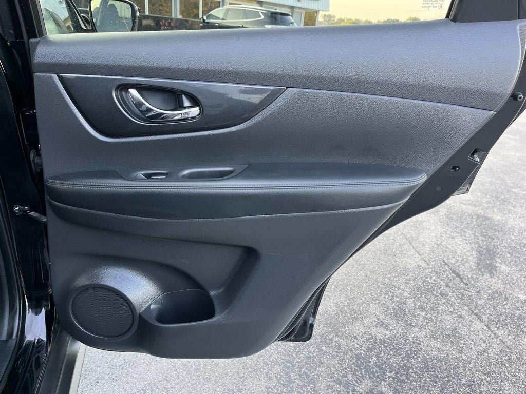 Used 2020 Nissan Rogue SV FWD image 21