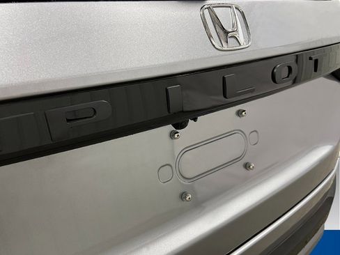 New 2025 Honda Pilot EX-L image 9