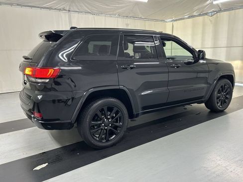 Used 2020 Jeep Grand Cherokee Altitude AWD/4WD image 2