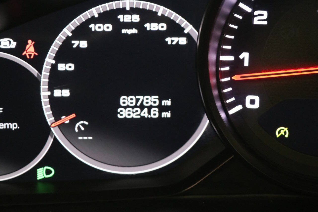 Used 2020 Porsche Cayenne Turbo AWD/4WD image 44