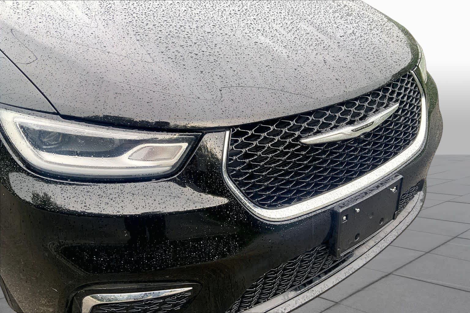 Used 2024 Chrysler Pacifica Touring-L FWD image 28