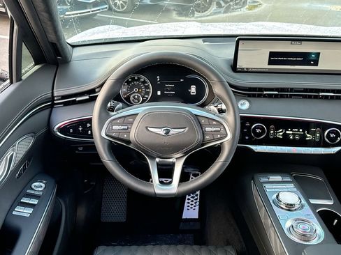 Used 2025 Genesis GV70 3.5T Sport w/ Sport Advanced Package image 17