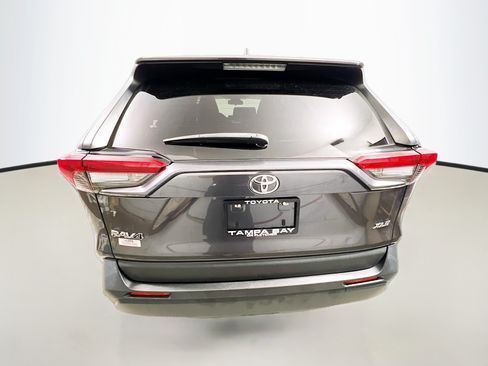 Used 2020 Toyota RAV4 XLE FWD image 6