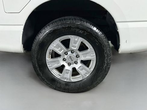 Used 2017 Nissan Titan SV AWD/4WD image 32