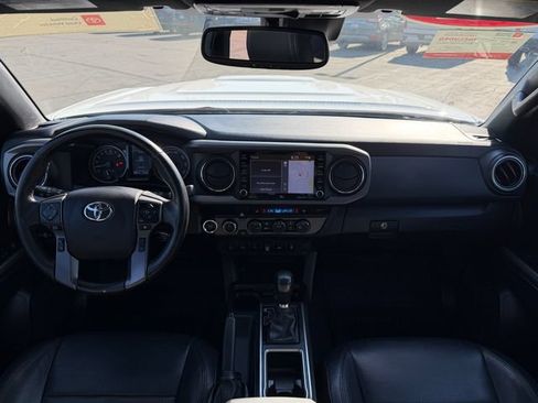 Used 2022 Toyota Tacoma TRD Sport w/ TRD Premium Sport Package AWD/4WD image 17
