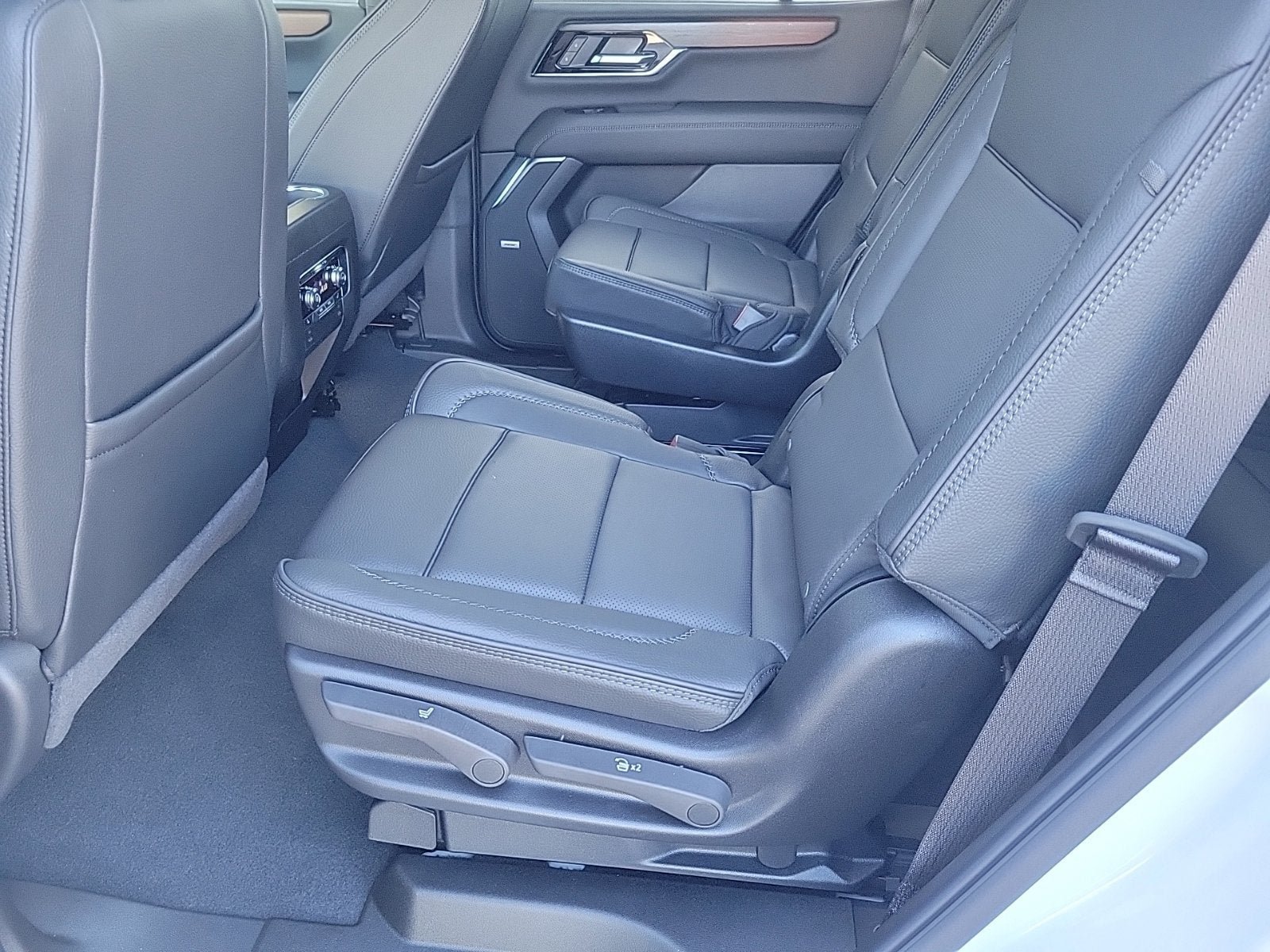 New 2026 GMC Yukon Denali RWD image 12