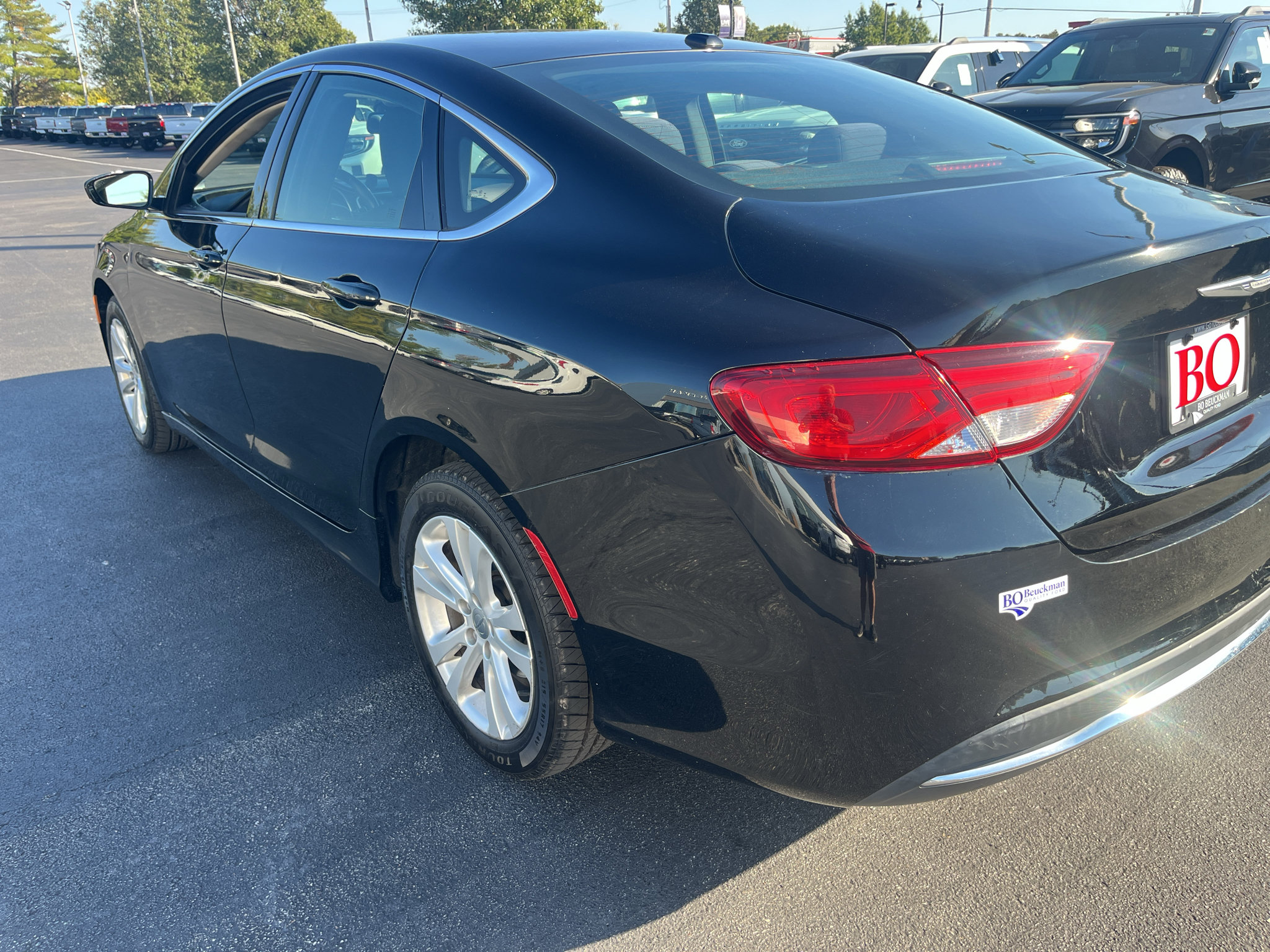 Used 2016 Chrysler 200 Limited w/ Convenience Group FWD image 5