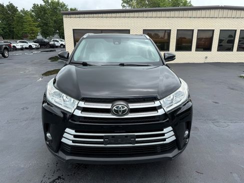 Used 2018 Toyota Highlander XLE AWD/4WD image 4