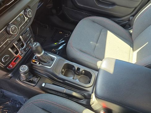 Certified 2026 Jeep Wrangler Unlimited Rubicon image 25