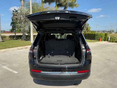 New 2025 Jeep Grand Cherokee L Laredo image 36