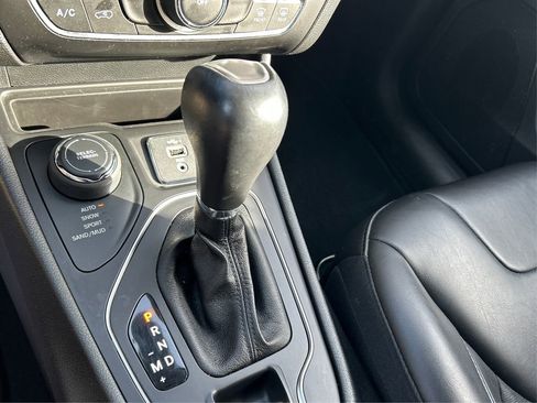 Used 2021 Jeep Cherokee Latitude Plus image 36