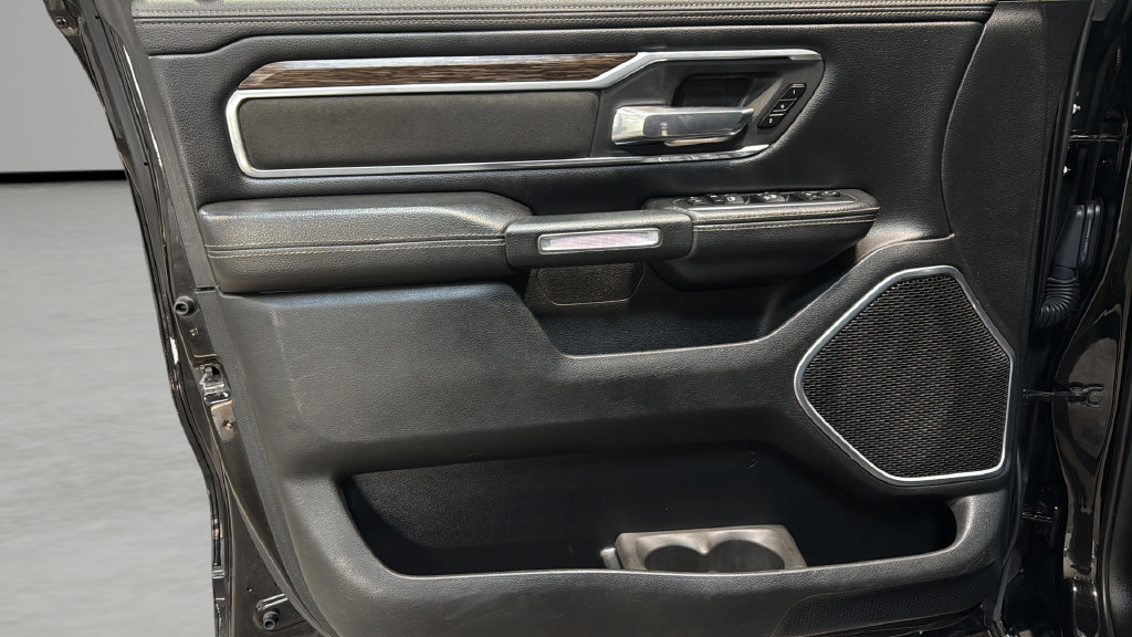 Used 2019 RAM 1500 Laramie AWD/4WD image 18