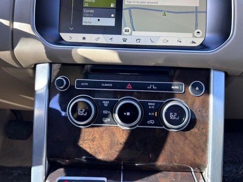 Used 2017 Land Rover Range Rover HSE image 18