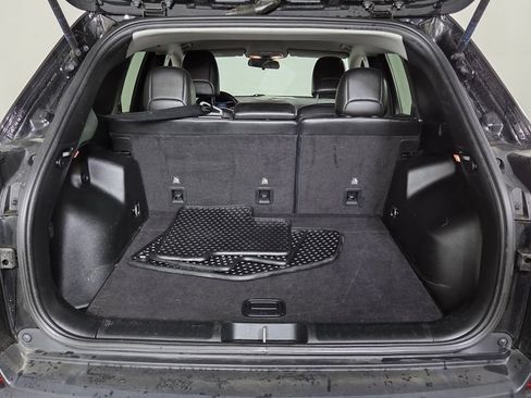 Used 2020 Jeep Cherokee Trailhawk AWD/4WD image 10