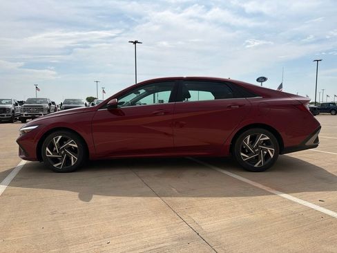 Used 2025 Hyundai Elantra SEL FWD image 7