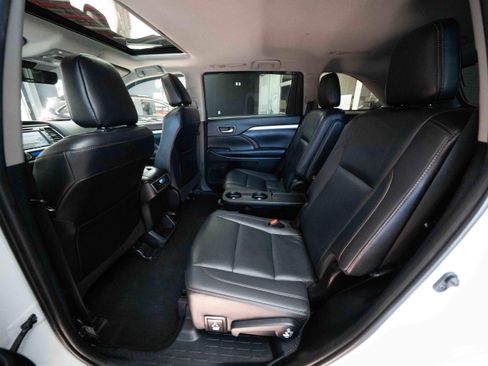Used 2019 Toyota Highlander XLE image 21