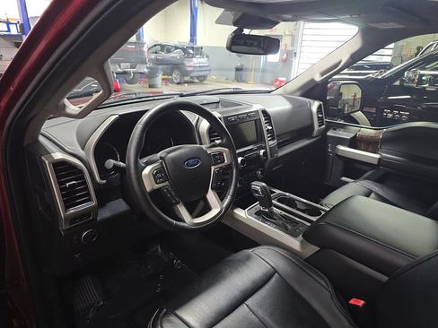 Used 2019 Ford F150 Lariat w/ Equipment Group 502A Luxury AWD/4WD image 16