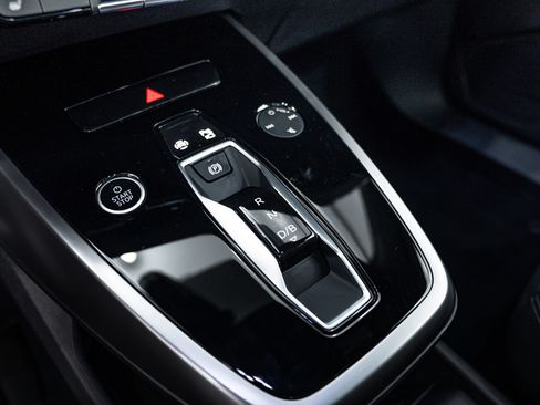 Certified 2023 Audi Q4 e-tron Prestige image 20