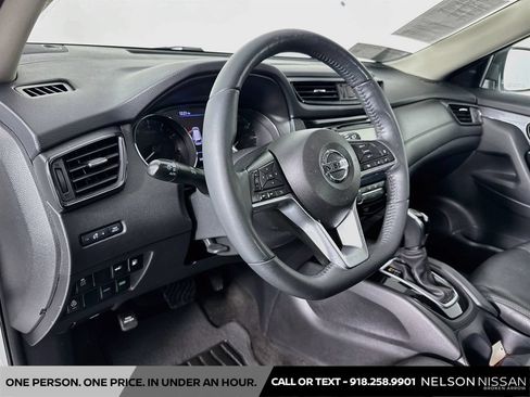 Used 2018 Nissan Rogue SV w/ Sun & Sound Touring Package FWD image 9