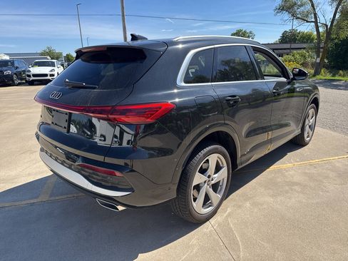 Used 2025 Audi Q5 Premium Plus w/ Premium Plus AWD/4WD image 3