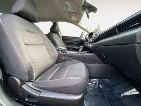 Used 2024 Nissan Altima 2.5 SV FWD image 15